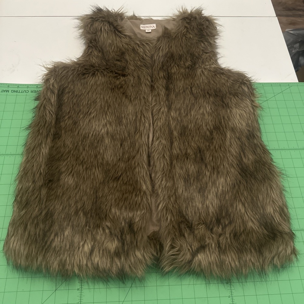 Merona Faux Fur Vest – Size Large – Dark Brown  – Lined Light Brown